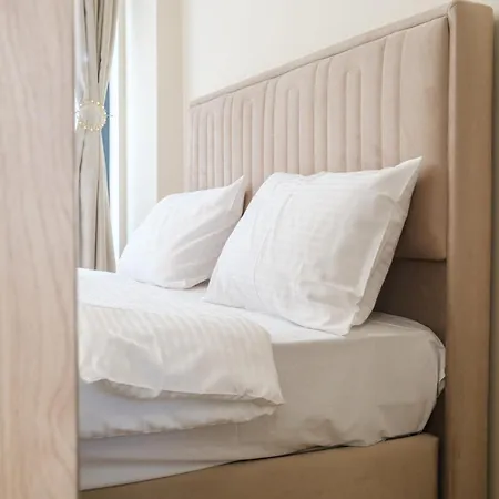 Crystal Luxe 2-bedroom Φιλιππούπολη