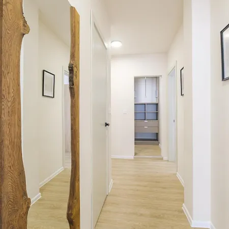 Crystal Luxe 2-bedroom Διαμέρισμα *