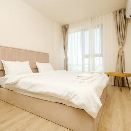 Crystal Luxe 2-bedroom Διαμέρισμα *